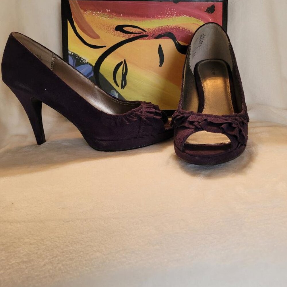 Fioni, size 9, purple suede, open toe